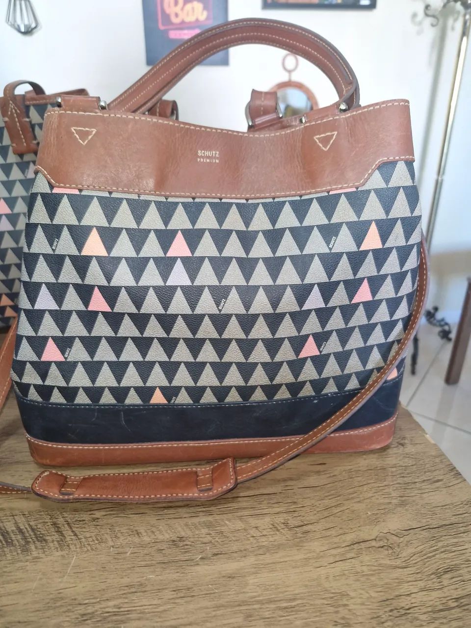 Bolsa Schutz Neo Emma Triangle