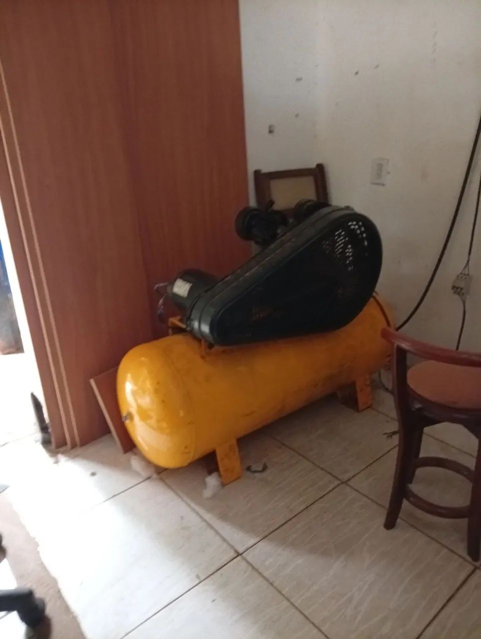 Vendo compressor Motomil de 200 litros 