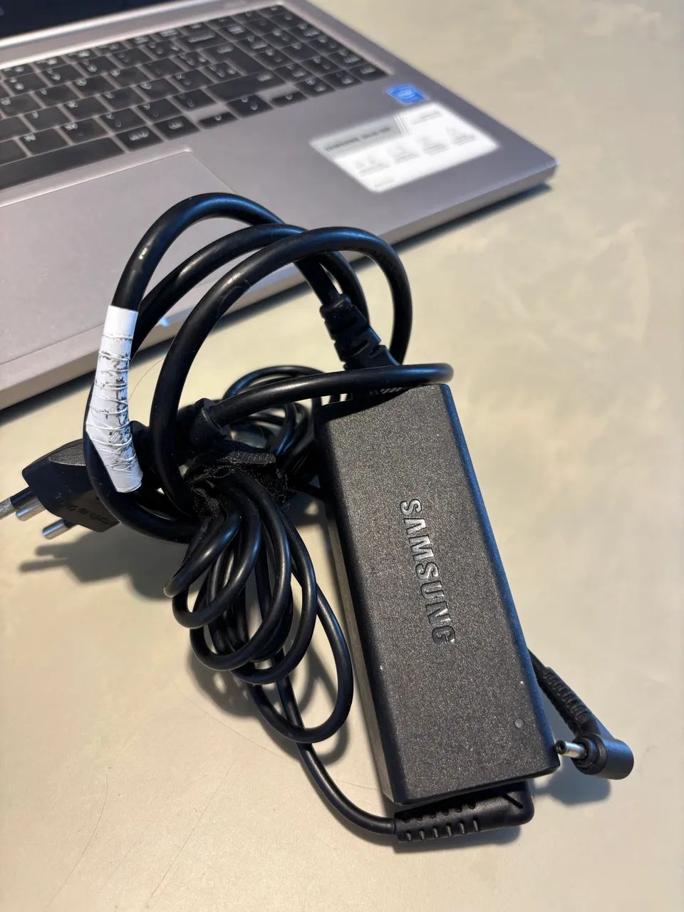 Notebook Samsung Book E20 + Carregador Original Usado - Foto 3