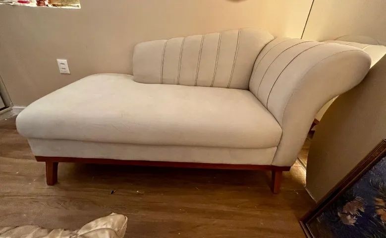 Sofá Divã 1.60 cm em Veludo Bege - Nunca usado