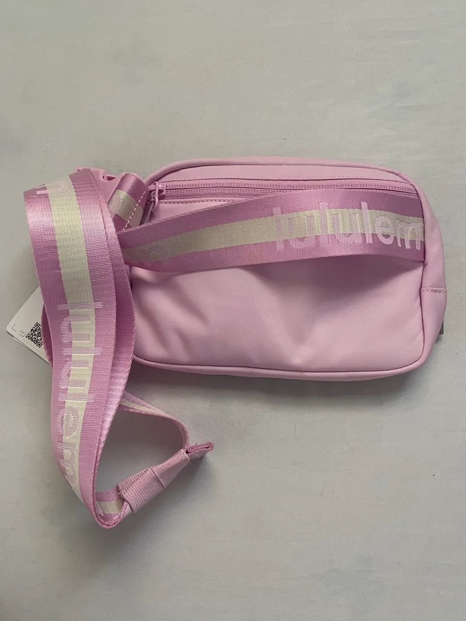 bolsa lululemon everywhere belt bag rosa bebê  - Foto 3