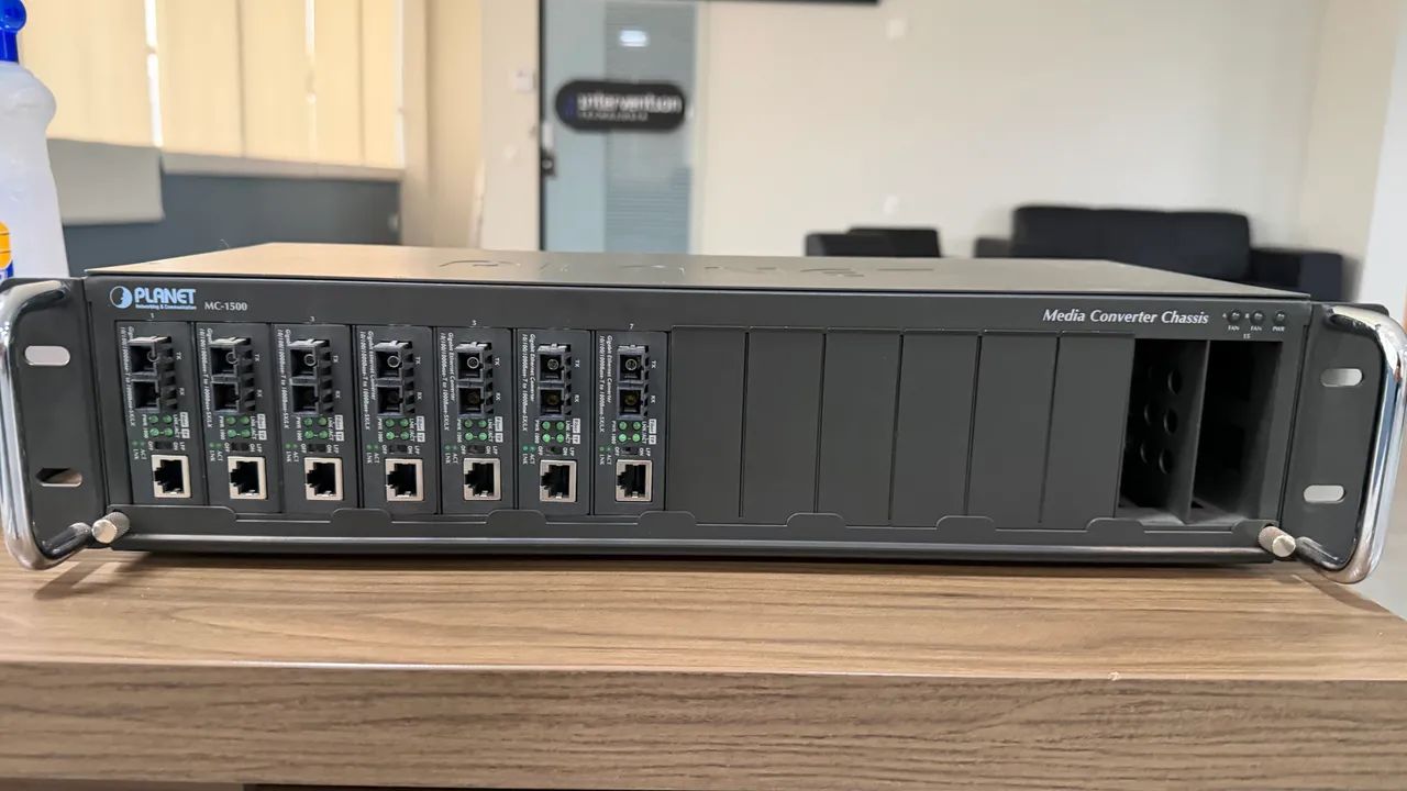 Media converter chassis e DIO 