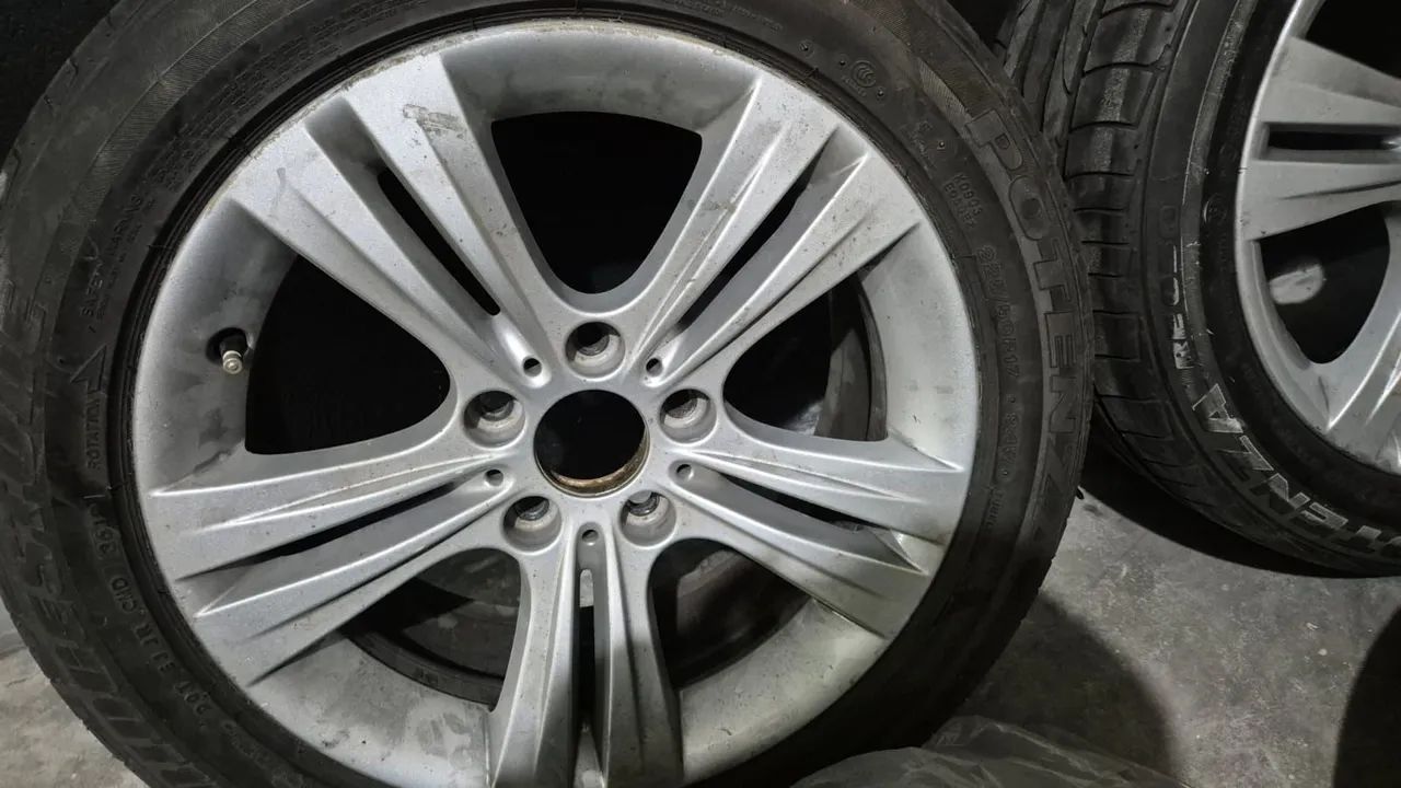 Vendo 4 pneus novos e duas rodas de BMW - Foto 5