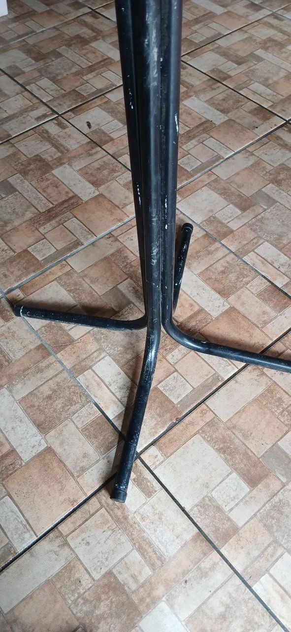 ?Balcão de vidro e  manequim sem cabeça com base arara de chão ? - Foto 5