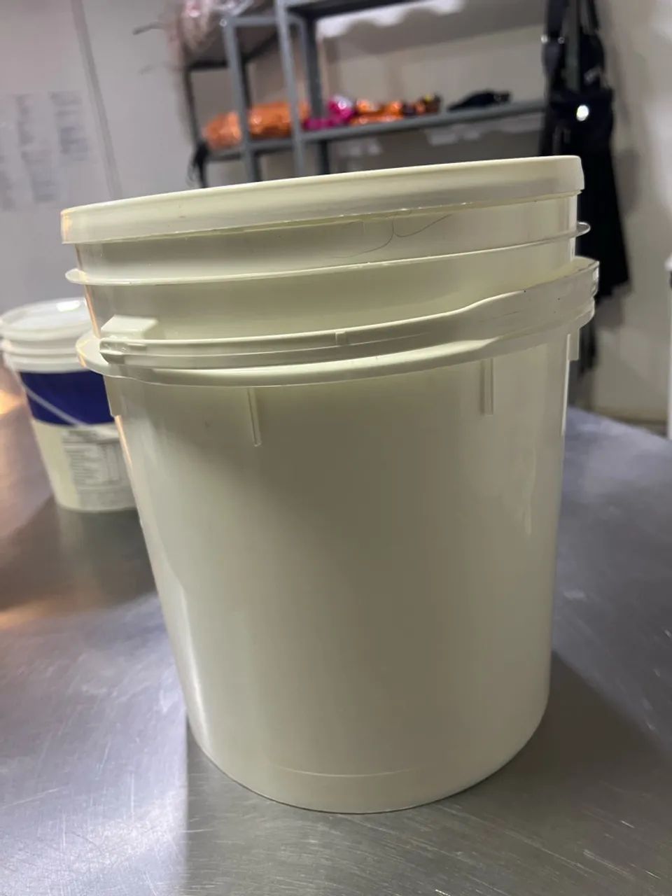 KIT COM 10 BALDES PLÁSTICOS  ?USADOS?  - Foto 5