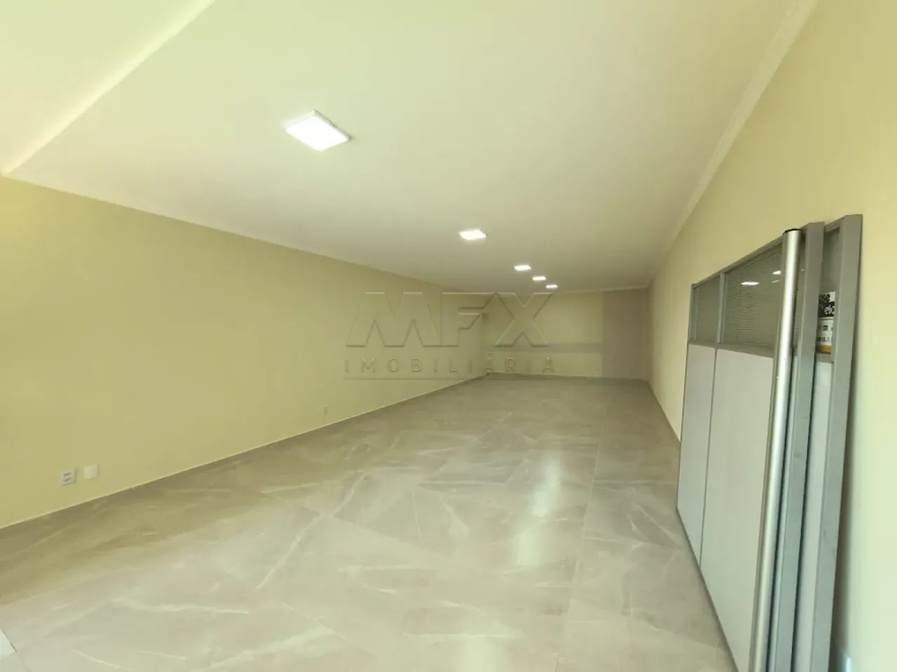 Sala comercial para locação de 64m² com banheiro e espaço para copa. - Foto 4