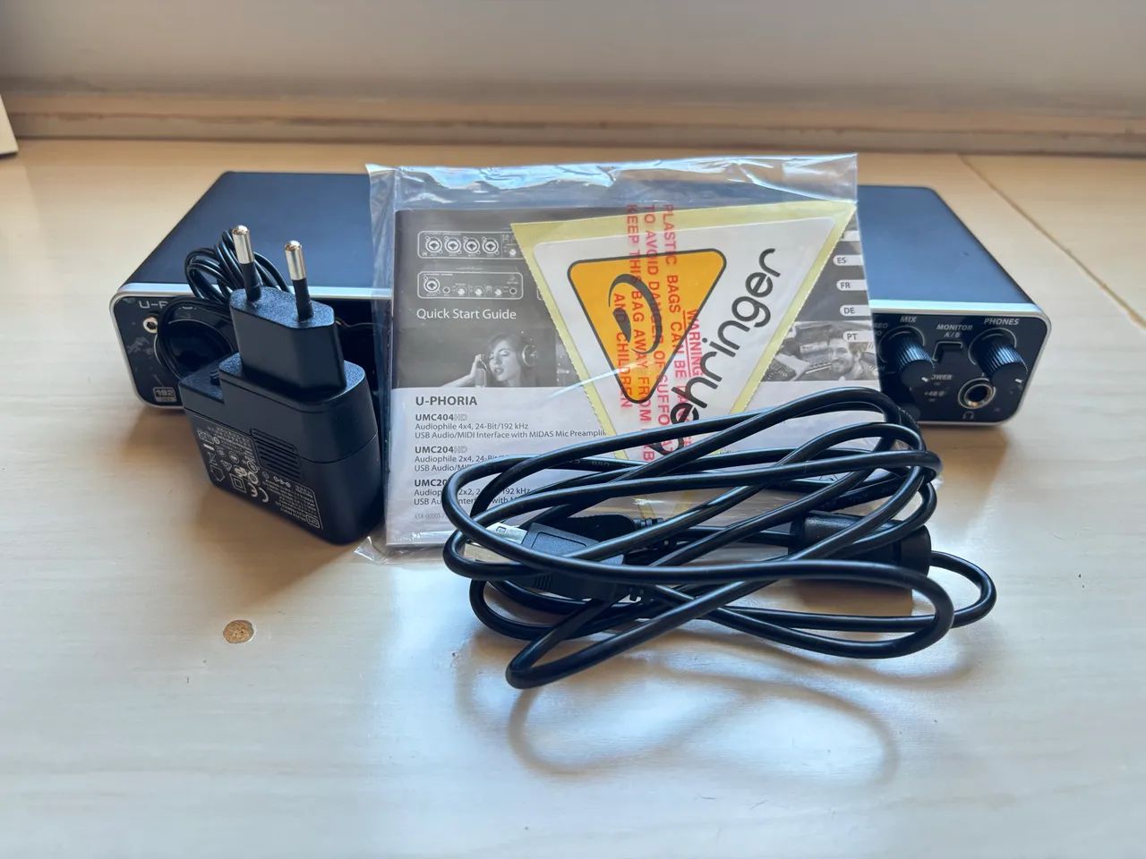 Interface de áudio Behringer 404HD - Foto 2