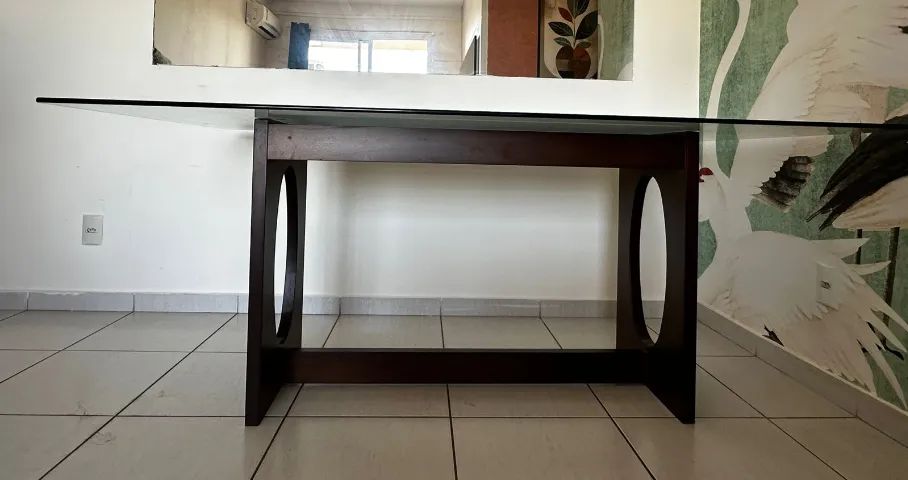 Mesa de Jantar com tampo de vidro e base de madeira - Foto 4