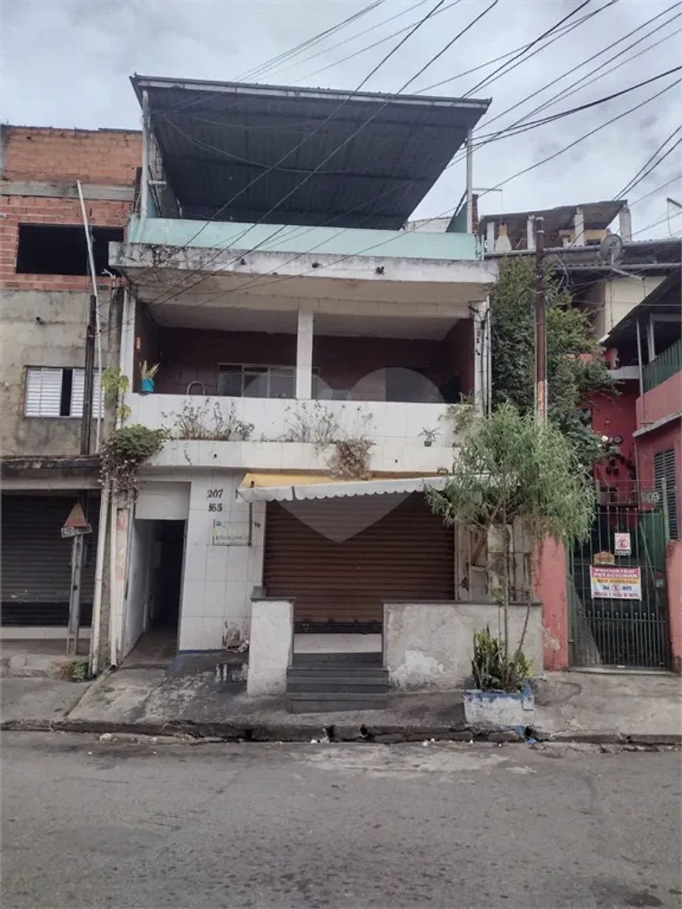 IMOVEL COM RENDA OU PARA CONSTRUIR À VENDA