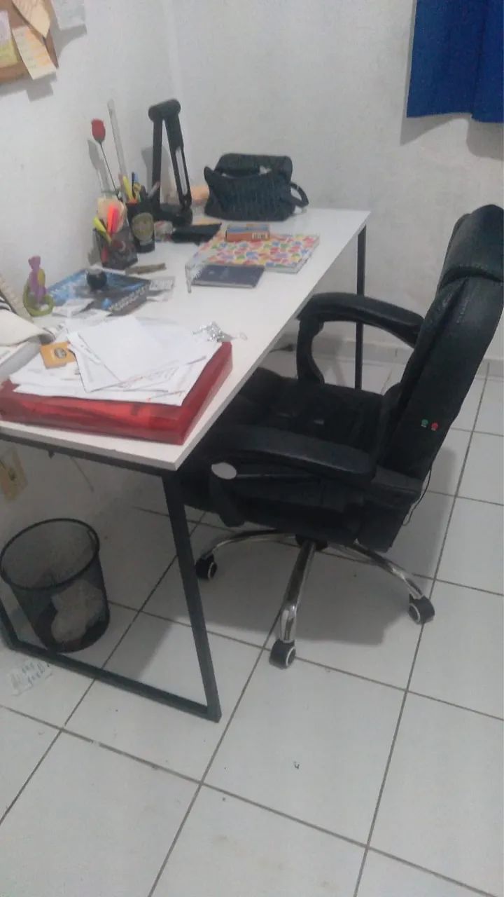 Mesa e cadeira para escritório ou estudo 