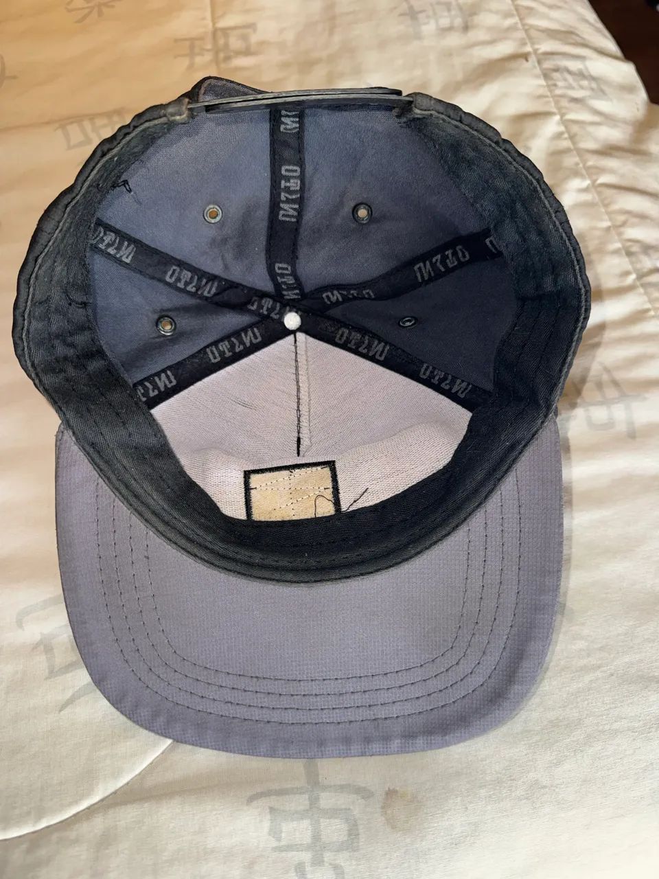 Boné Snapback Preto e Cinza Aba Reta - Logo Coroa - Foto 4