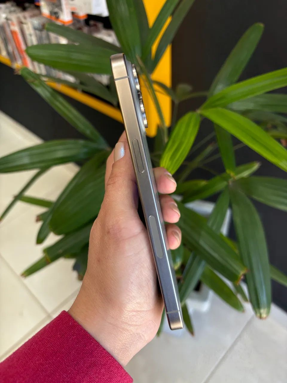 iPhone 15 ProMax - 256gb - Cinza - Foto 3
