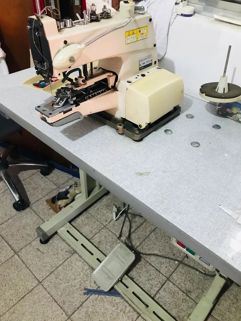 Máquina industrial botoneira 