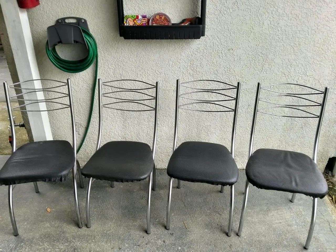 Vendo 4 cadeiras cromadas e estofadas.  - Foto 2
