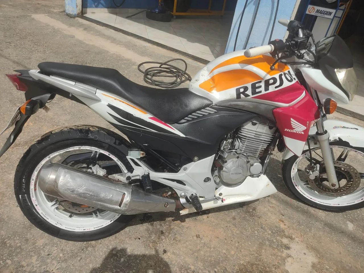 Vende-Se CB 300 2014
