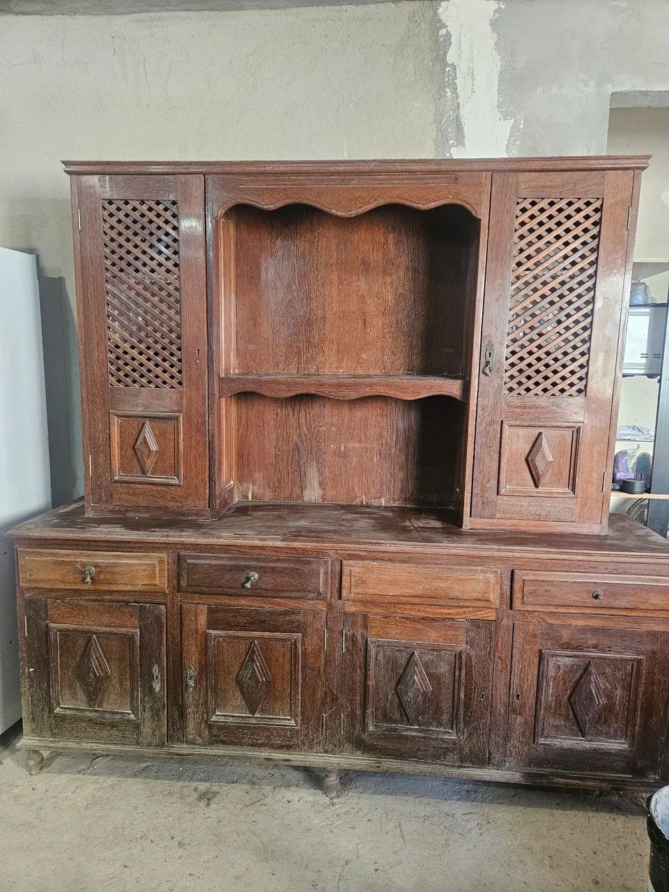 Cristaleira e mesa com 8 cadeiras antiguidade  - Foto 2