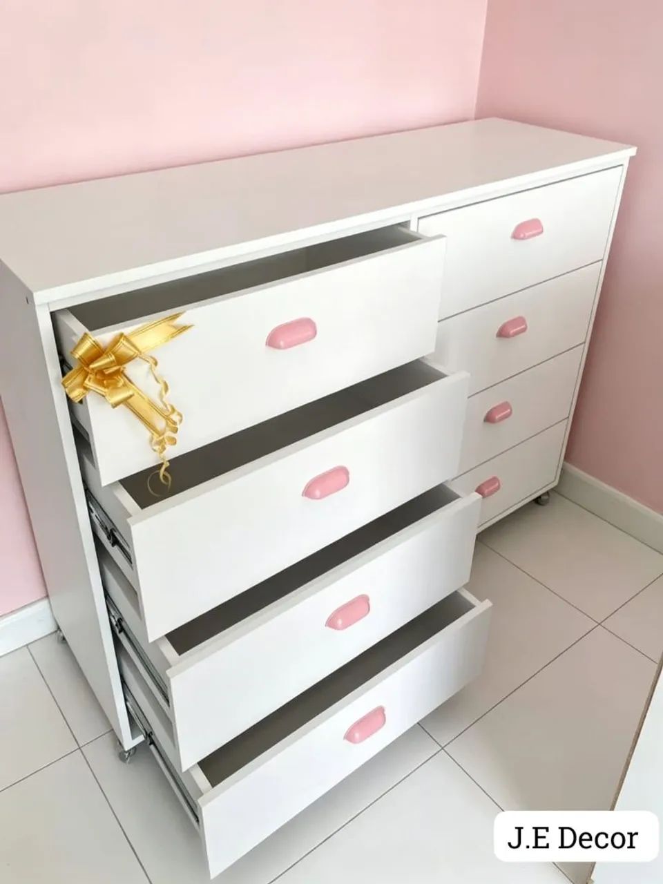 Cômoda em mdf mdf 8 gavetas 