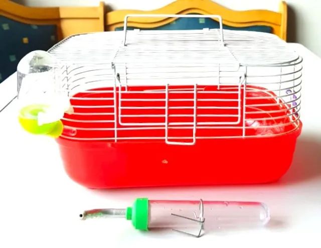 Gaiola para Hamster (Vermelha - Com Bebedouro) - Usada - Bom Estado de Conservação - Foto 3
