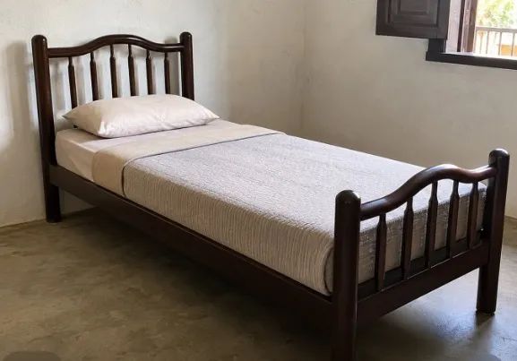 Cama de solteiro madeira maciça 