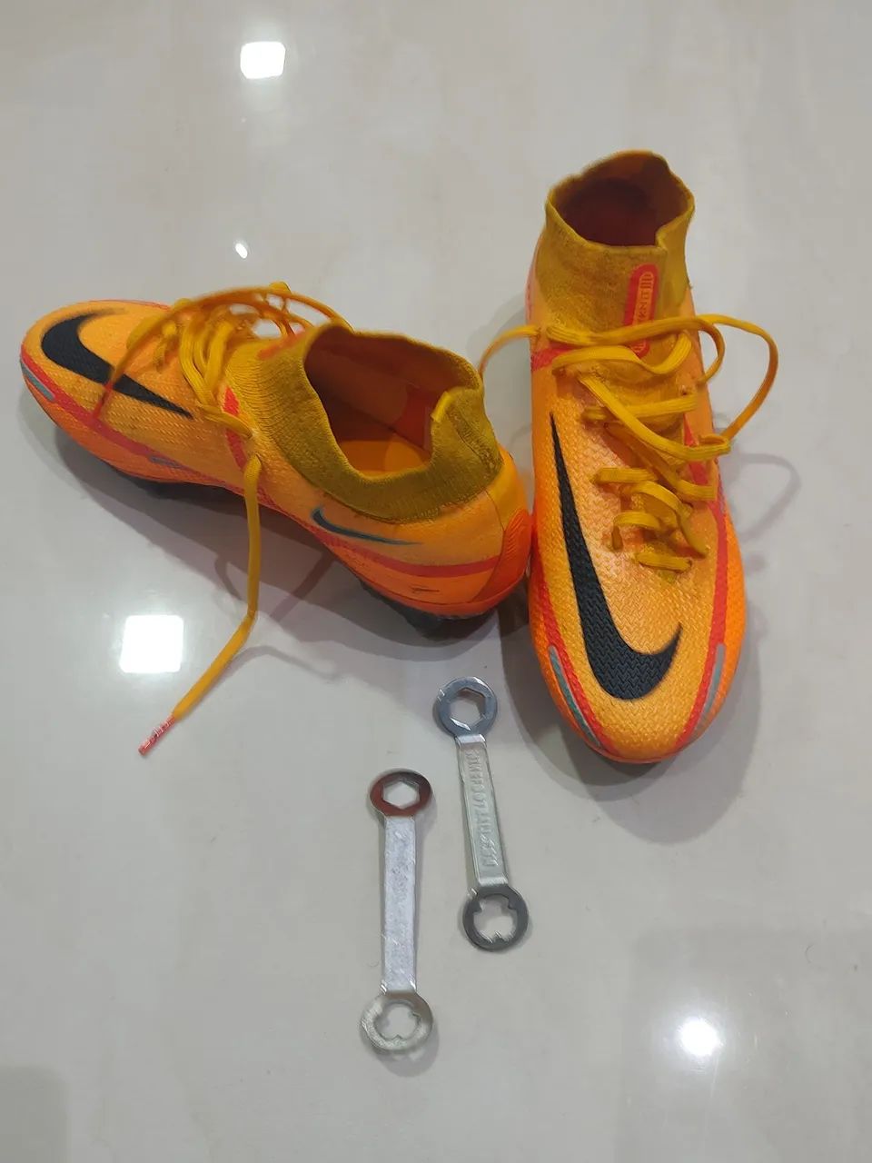 Chuteira Nike Phantom GT2 Elite SG Pro Campo N 37 trava mista  (usada apenas uma vezes)  - Foto 3