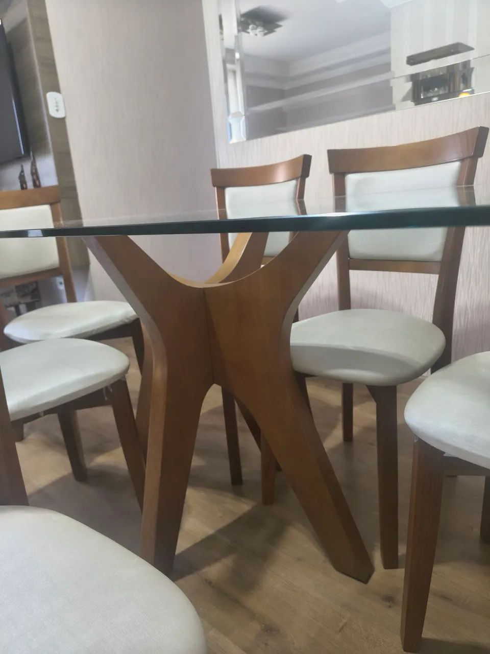 Mesa com tampo de vidro