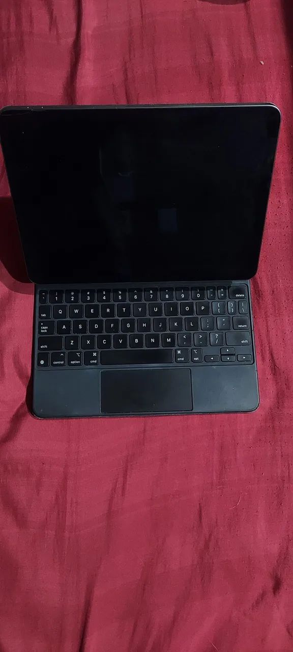 Vendo ou troco iPad 4 Geração + Teclado Magic Keyboard