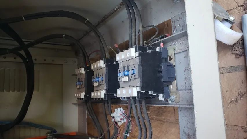 Estabilizador de tensão microcontrolado trifasico 220V, capacidade 60kVA, 157A - Foto 5