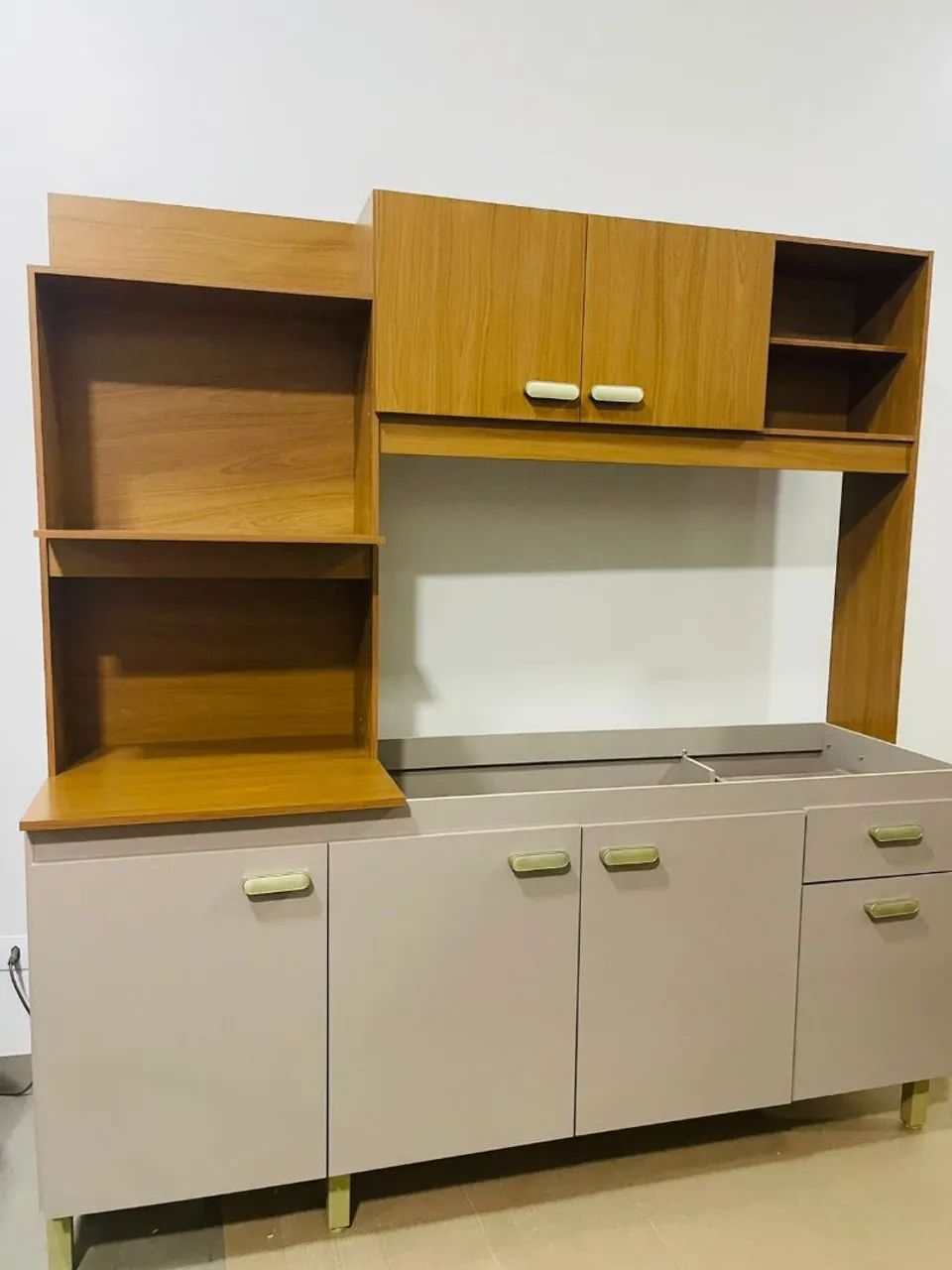 Cozinha compacta com espaço para micro e forno nova.