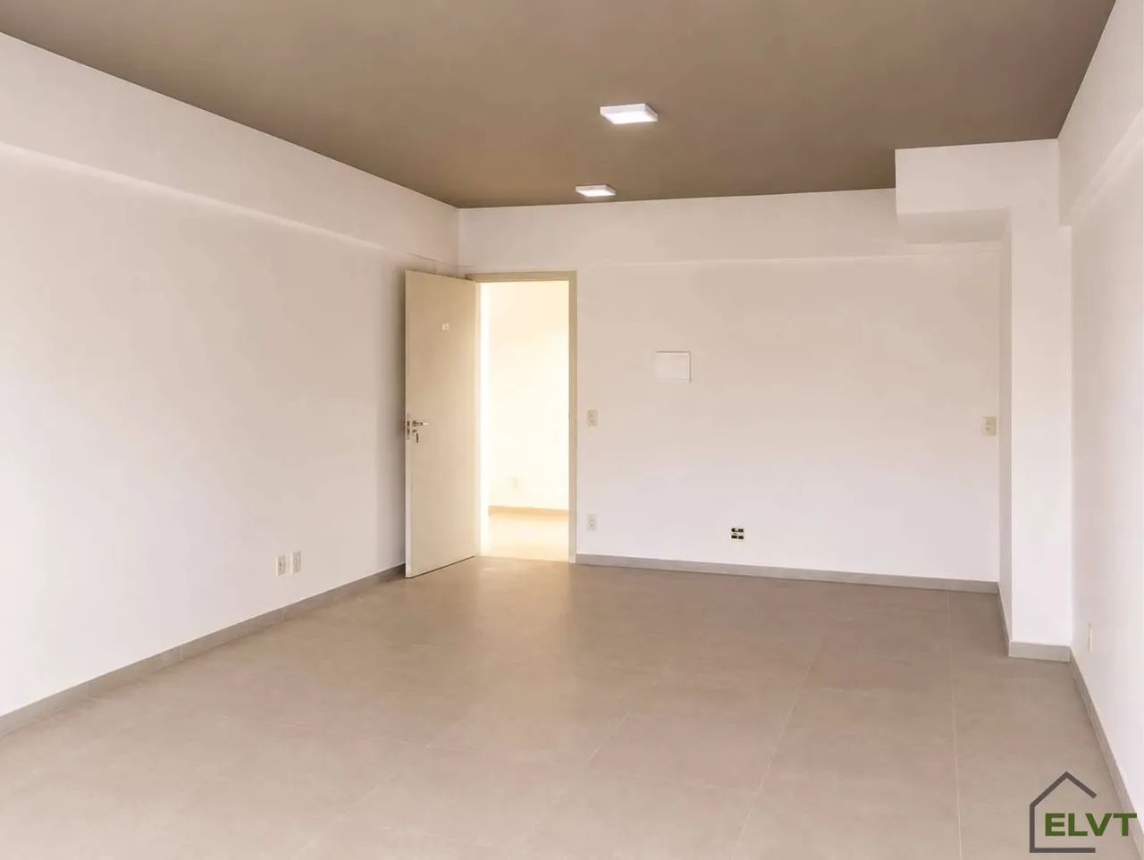 Sala Comercial 34m² na Granja Viana Cotia | Pronta para Usar com Garagem - Foto 2