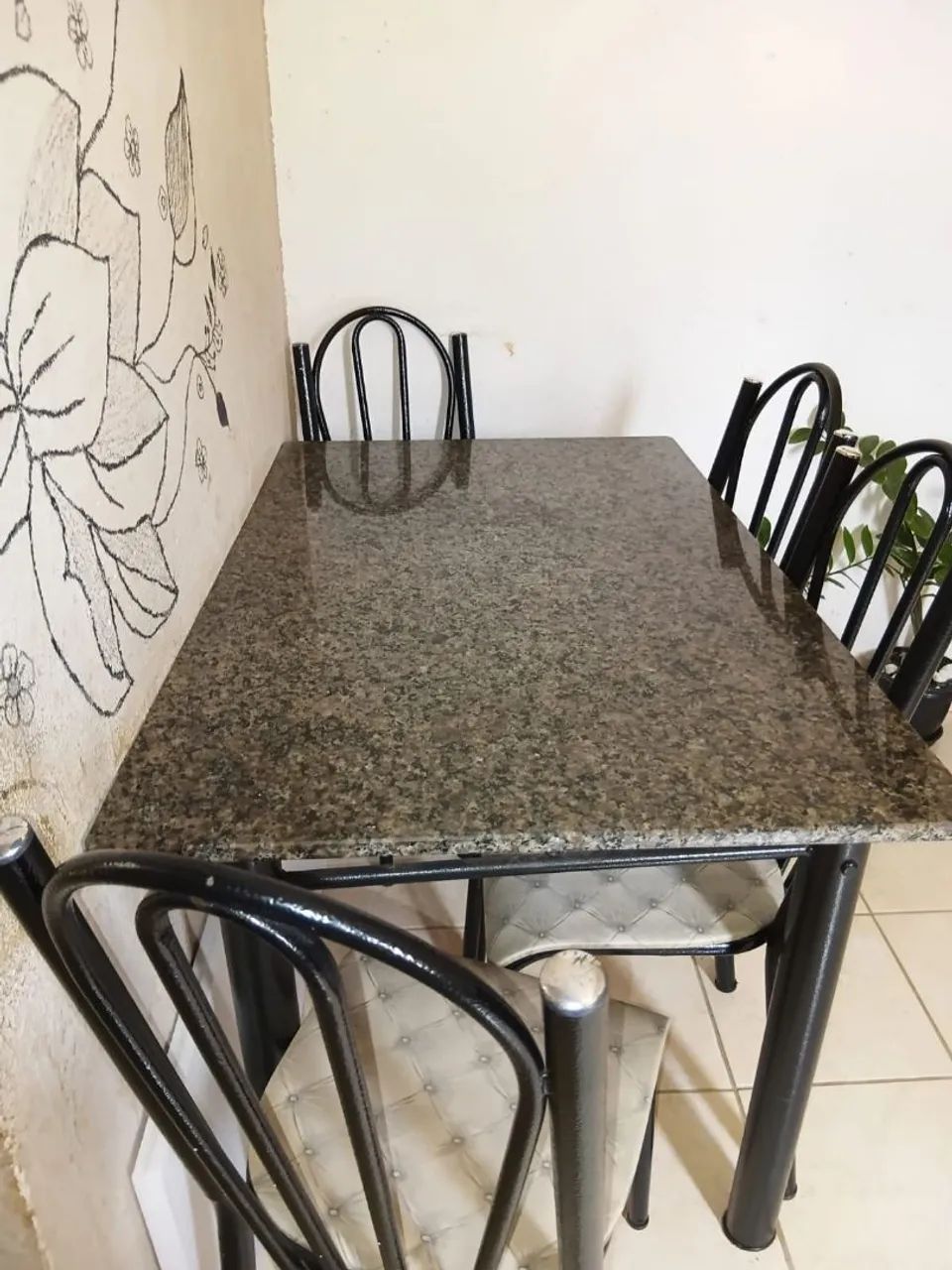 Mesa 4 cadeiras