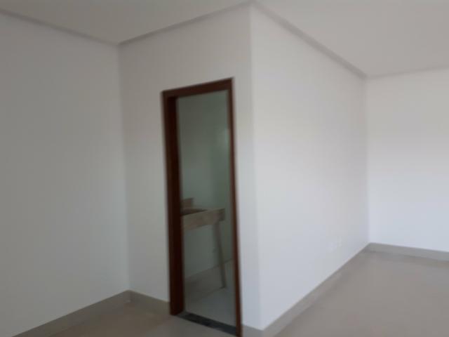 Casa nova pé direito duplo condomínio fechado alto padrão piscina lazer - Foto 5