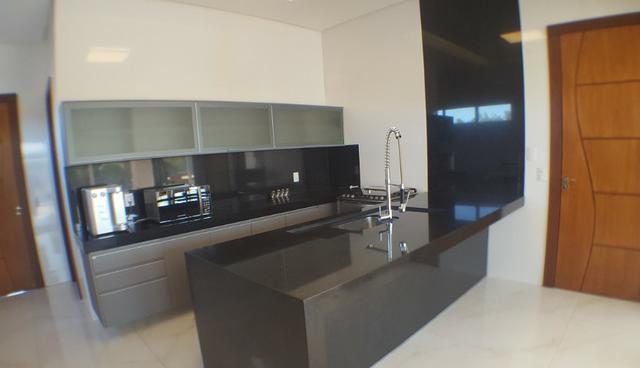 Casa 4 Quartos, sendo 3 Suítes, 380 m² c/ armários e lazer no Condomínio Polinésia - Foto 8