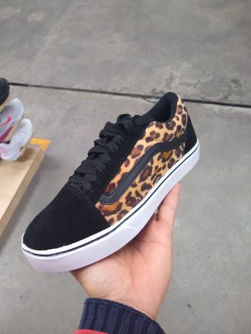 Tênis Vans Old Skool preto oncinha