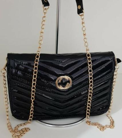 Vendo bolsas carteiras importadas chama no what veja nossas cores modelos
