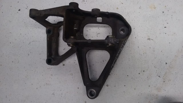 Suporte da direção hidráulica Renault Megane 2.0. 