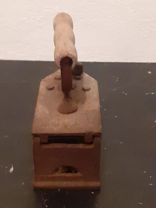 Ferro de Passar Roupas à Carvão Peça para Colecionadores  - Foto 4