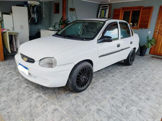 CHEVROLET - CORSA - 2010/2011 - Branca - R$ 28.900,00 - GW Multimarcas