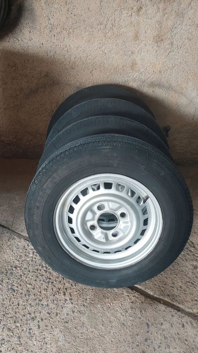 Jogo de rodas fusca com pneus seminovos 