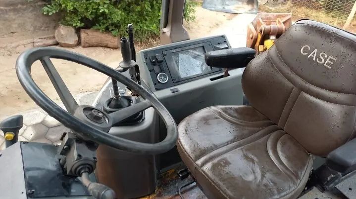 Retroescavadeira Case 580 L ano 98 4x2 oportunidade - Foto 6