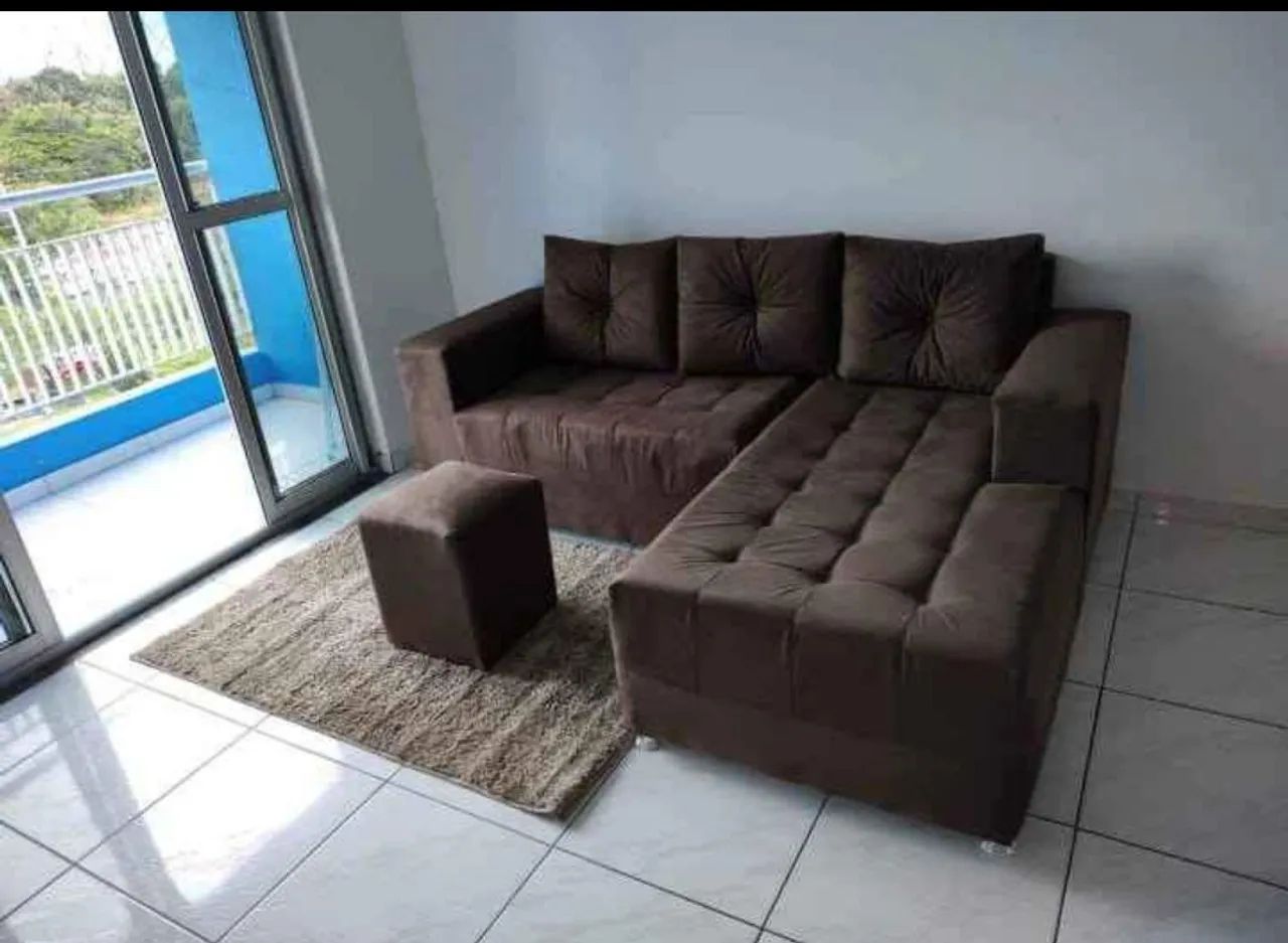 Sofá cheyse 3 lugares mais puff de brinde entrega grátis  - Foto 3