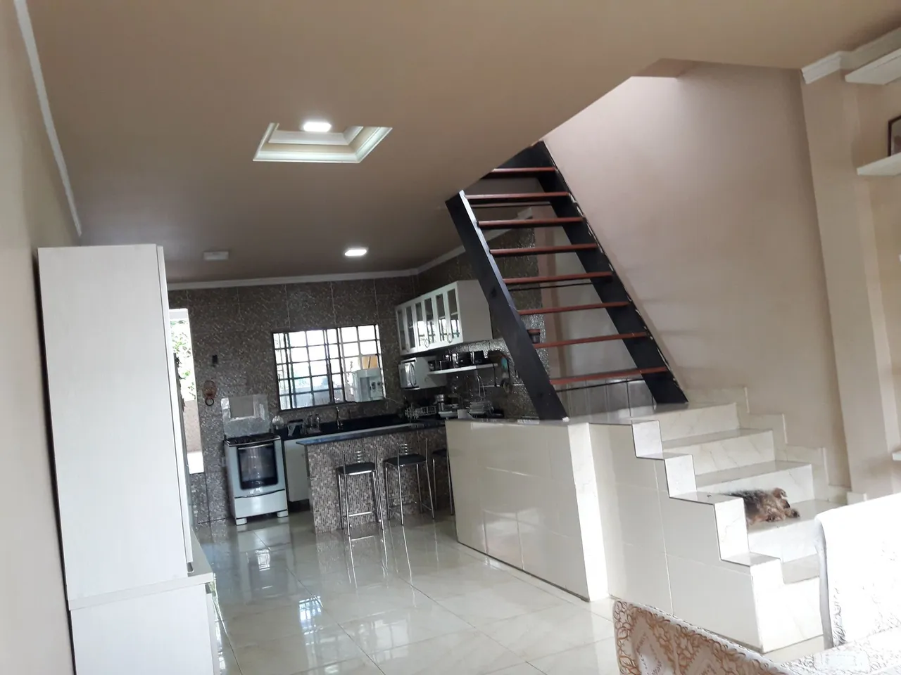 Vendo 2 casas! Há 5 minutos do shopping Manauara , no Aleixo.com ponto comercial montado.