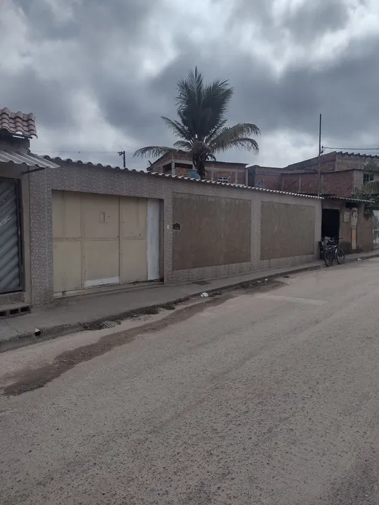 Vendo casa de 1 quarto amplo terreno.