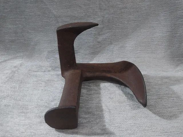Antiga Bigorna de Sapateiro Pé de Ferro, <br>3 braços, 19 cm. - Foto 5