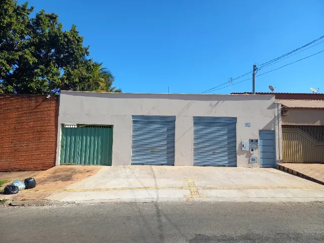 Casa com sala comercial no Jardim Mariliza