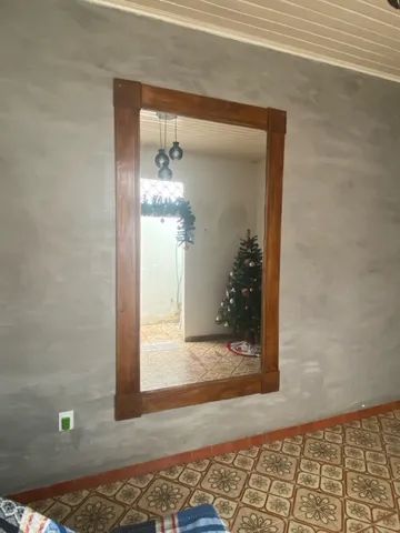 LINDO ESPELHO GRANDE MOLDURA EM MADEIRA DE LEI; EXCELENTE ESTADO! - Foto 3