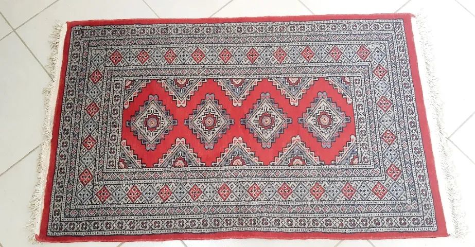 Lindo tapete paquistanês em excelente estado 