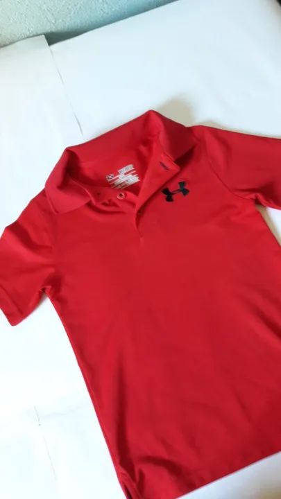 Camisa Infantil Polo Marca Under Armour - para 4/5 anos - Vermelha - semi nova - ótima - Foto 3