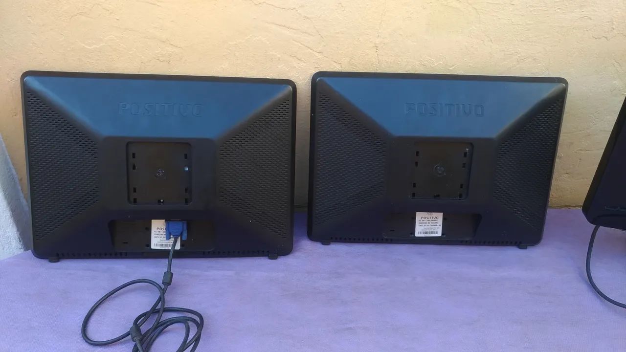 Monitores computador, Lcd, perfeito estado, completo. E outros.