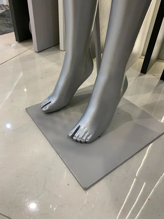 Manequim Feminino em Carbono  - Foto 4