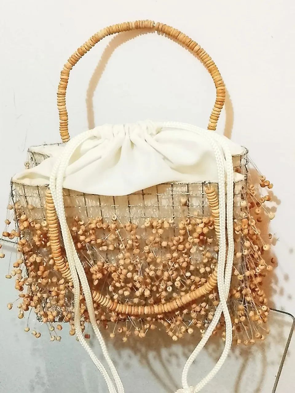 Bolsa artesanal com detalhes em bambu - Foto 3